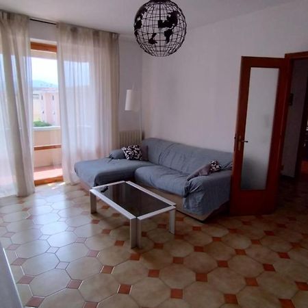 Ferienwohnung La Casa Dei Viaggiatori - Viareggio - Posto Auto Gratuito Exterior foto